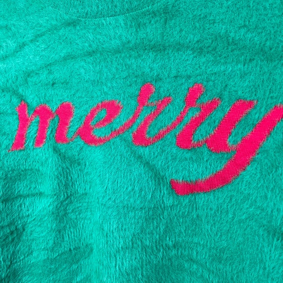 🎄|•LULAROE•| Super SOFT Fuzzy 'Merry' Christmas Sweater Size Large - Picture 2 of 5